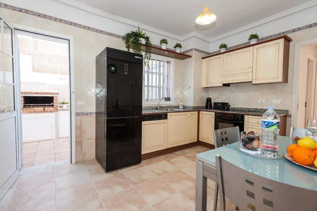 Villa Vanesa Luxury Private Villa With A Heated Pool, 4 Bedrooms And 4 Bathrooms Costa Adeje  Exteriör bild